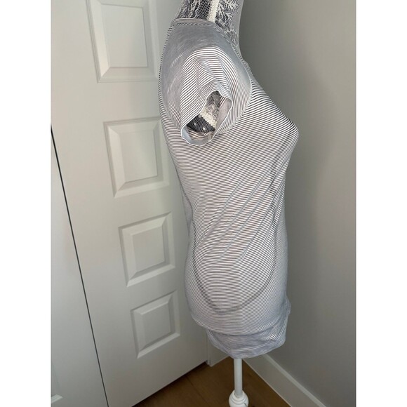 Lululemon - Swiftly Tech Short Sleeve 2.0 - Picture 6 of 7